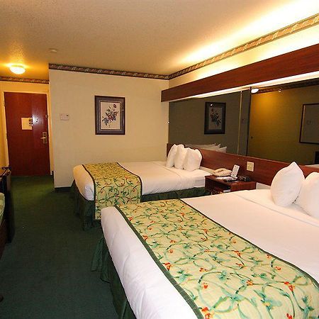 Microtel Inn & Suites By Wyndham Green Bay Bagian luar foto
