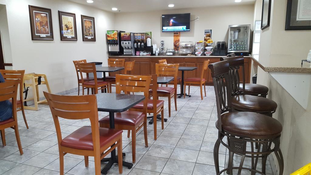Microtel Inn & Suites By Wyndham Green Bay Bagian luar foto