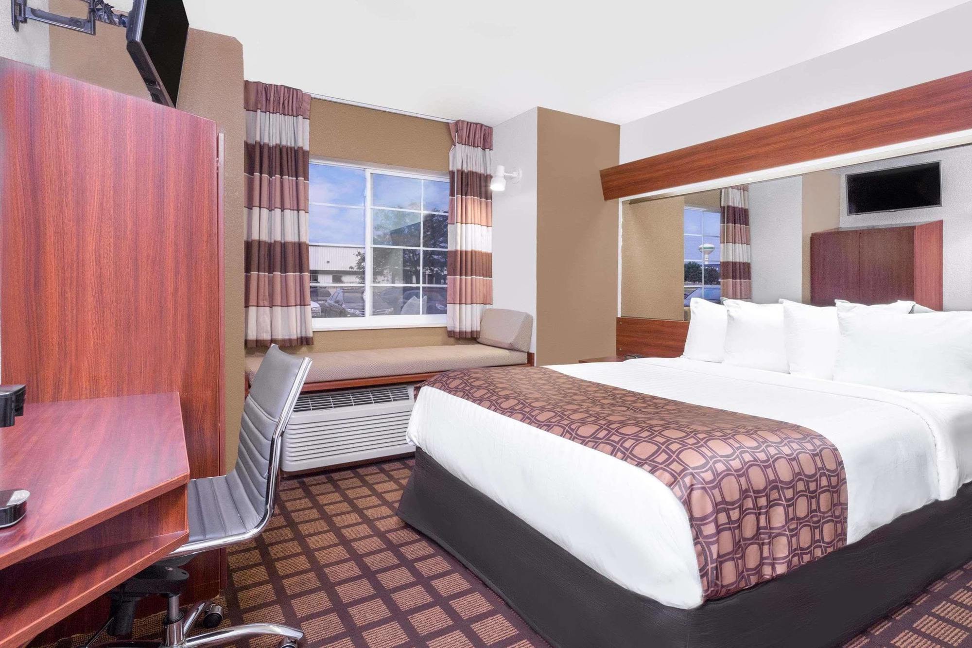 Microtel Inn & Suites By Wyndham Green Bay Bagian luar foto