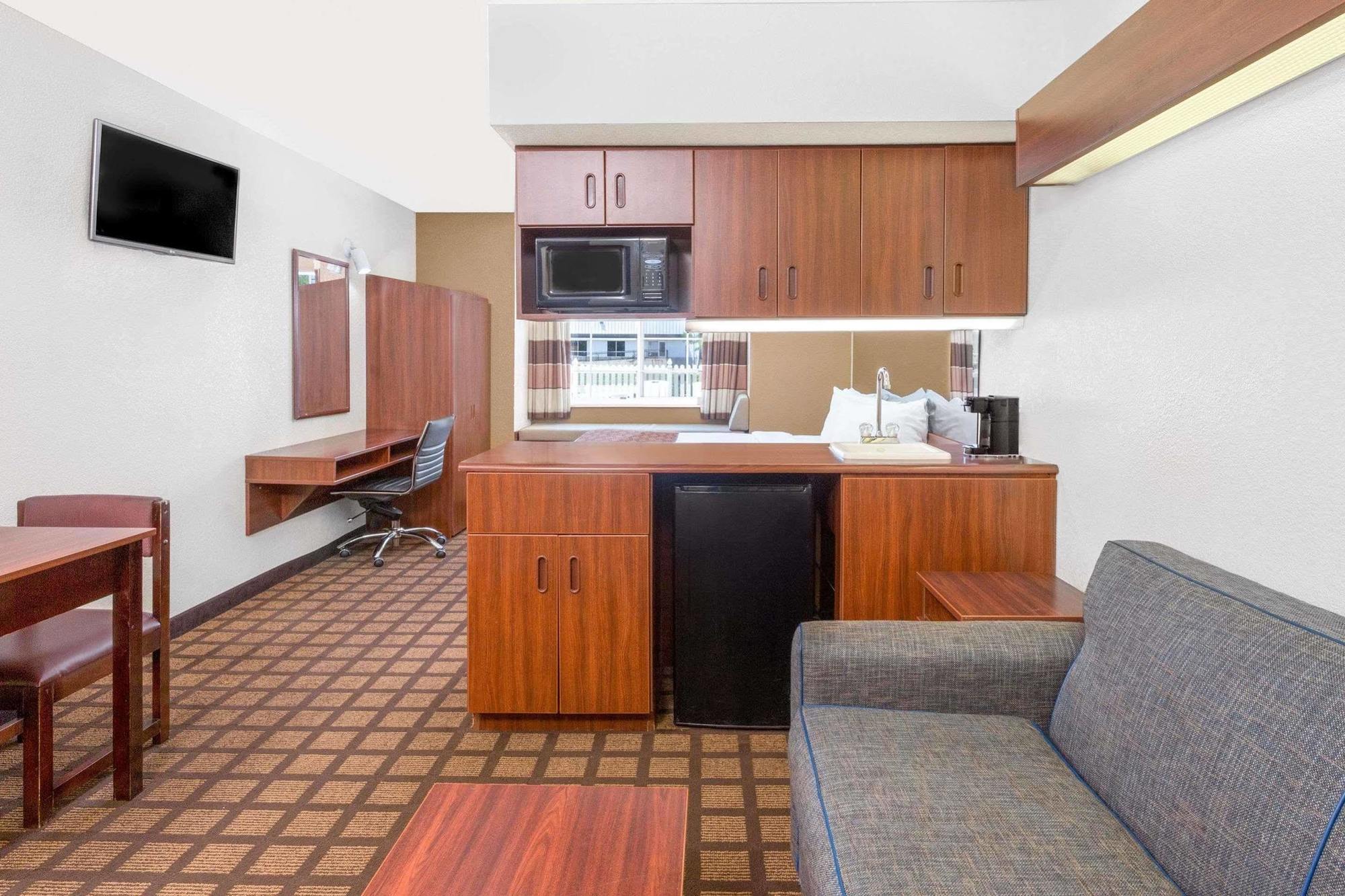 Microtel Inn & Suites By Wyndham Green Bay Bagian luar foto