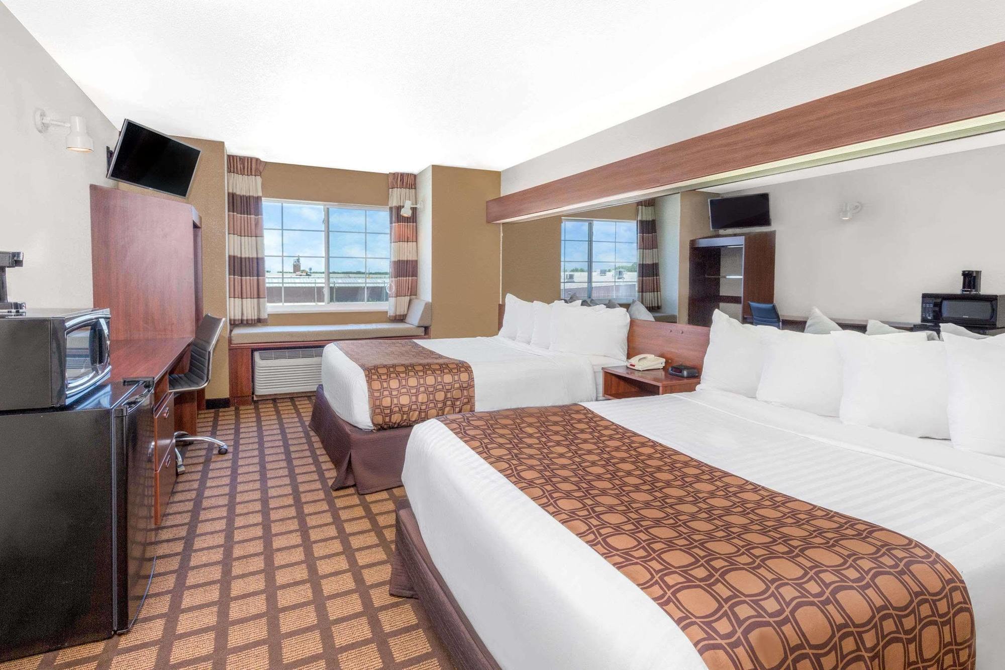 Microtel Inn & Suites By Wyndham Green Bay Bagian luar foto