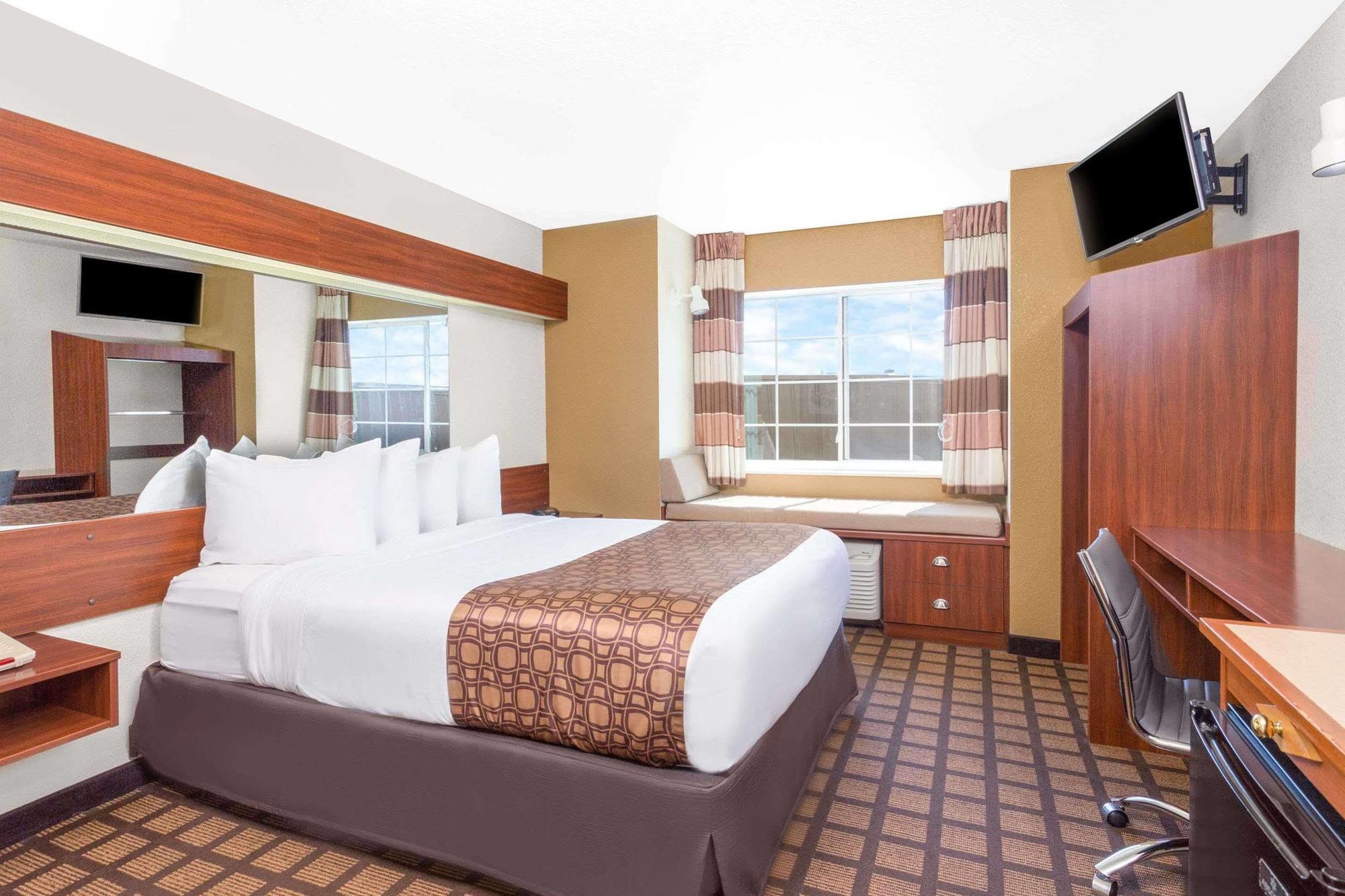 Microtel Inn & Suites By Wyndham Green Bay Bagian luar foto