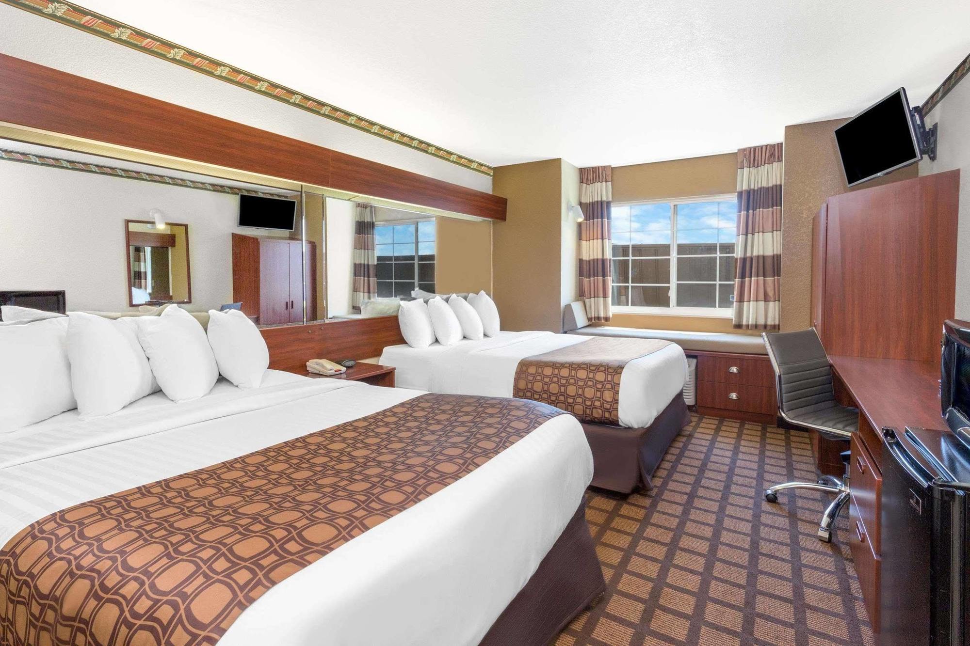 Microtel Inn & Suites By Wyndham Green Bay Bagian luar foto