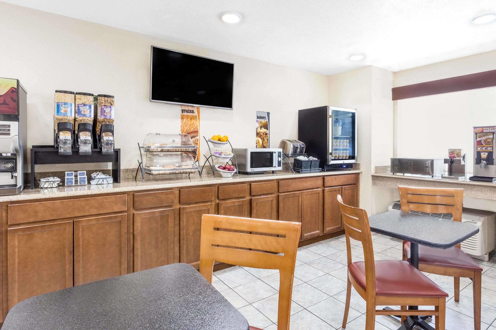 Microtel Inn & Suites By Wyndham Green Bay Bagian luar foto