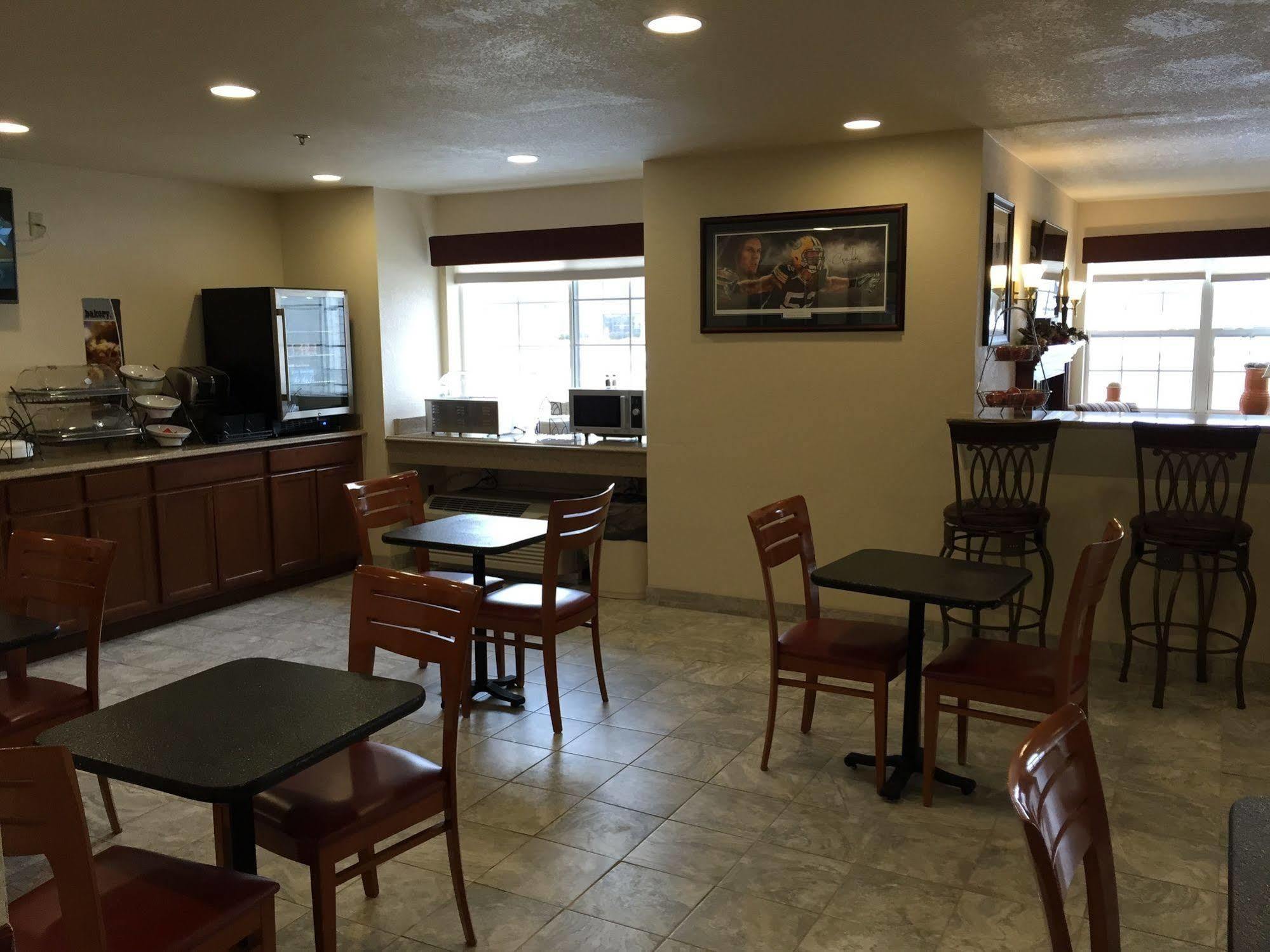 Microtel Inn & Suites By Wyndham Green Bay Bagian luar foto