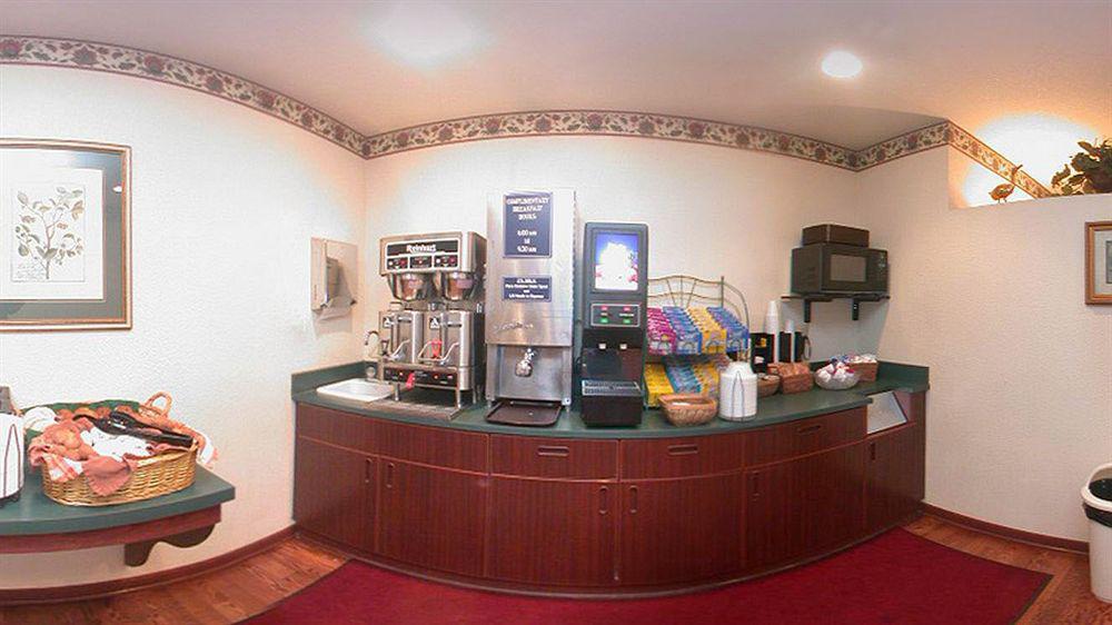 Microtel Inn & Suites By Wyndham Green Bay Bagian luar foto