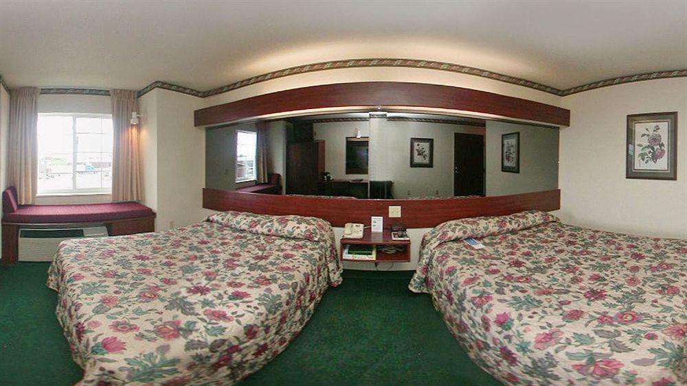 Microtel Inn & Suites By Wyndham Green Bay Bagian luar foto