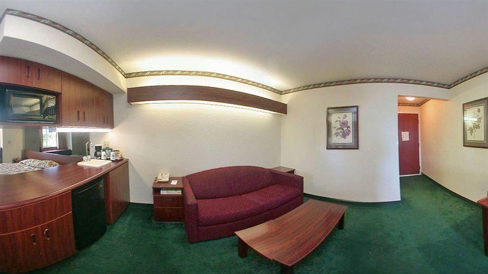 Microtel Inn & Suites By Wyndham Green Bay Bagian luar foto